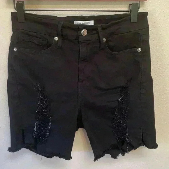 GOOD AMERICAN Women’s Distressed Bermuda Shorts - Picture 7 of 7